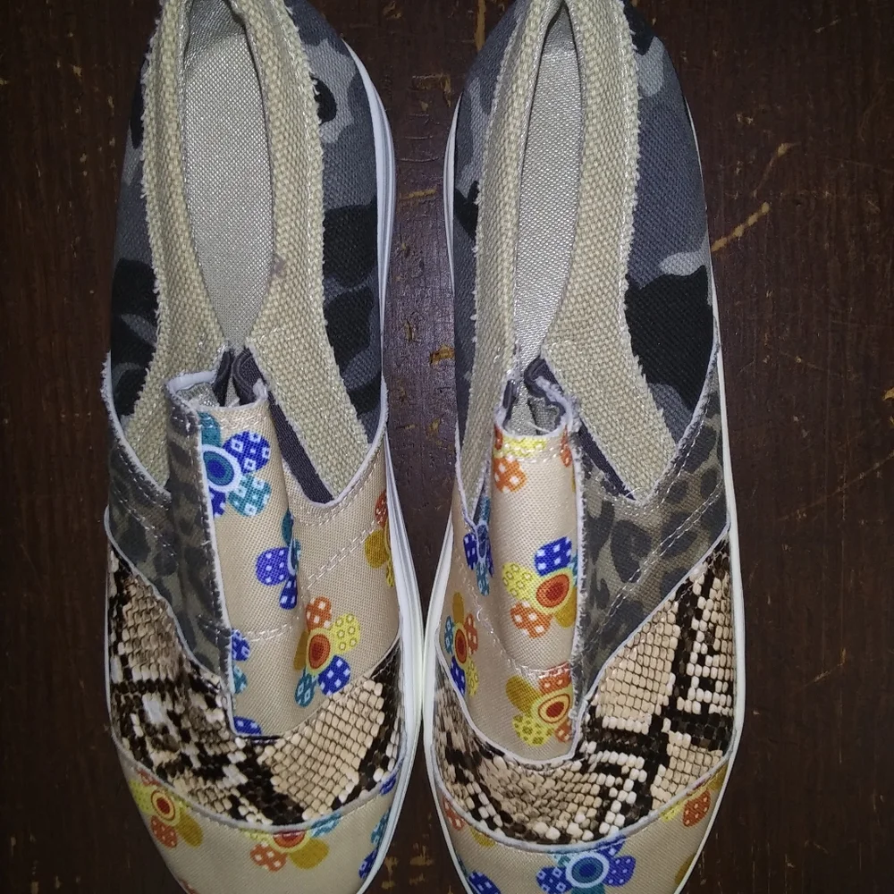 🌞HP🌞 Canvas Animal Print Slip On Sneakers - Picture 2 of 4